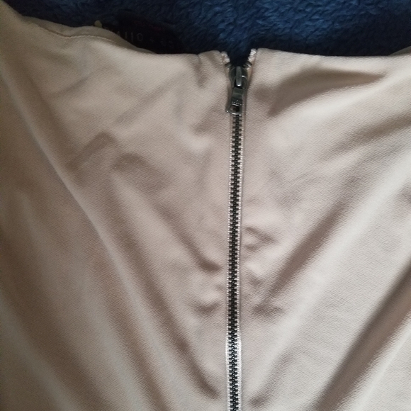 Alice + Olivia Peplum Top - Picture 6 of 6